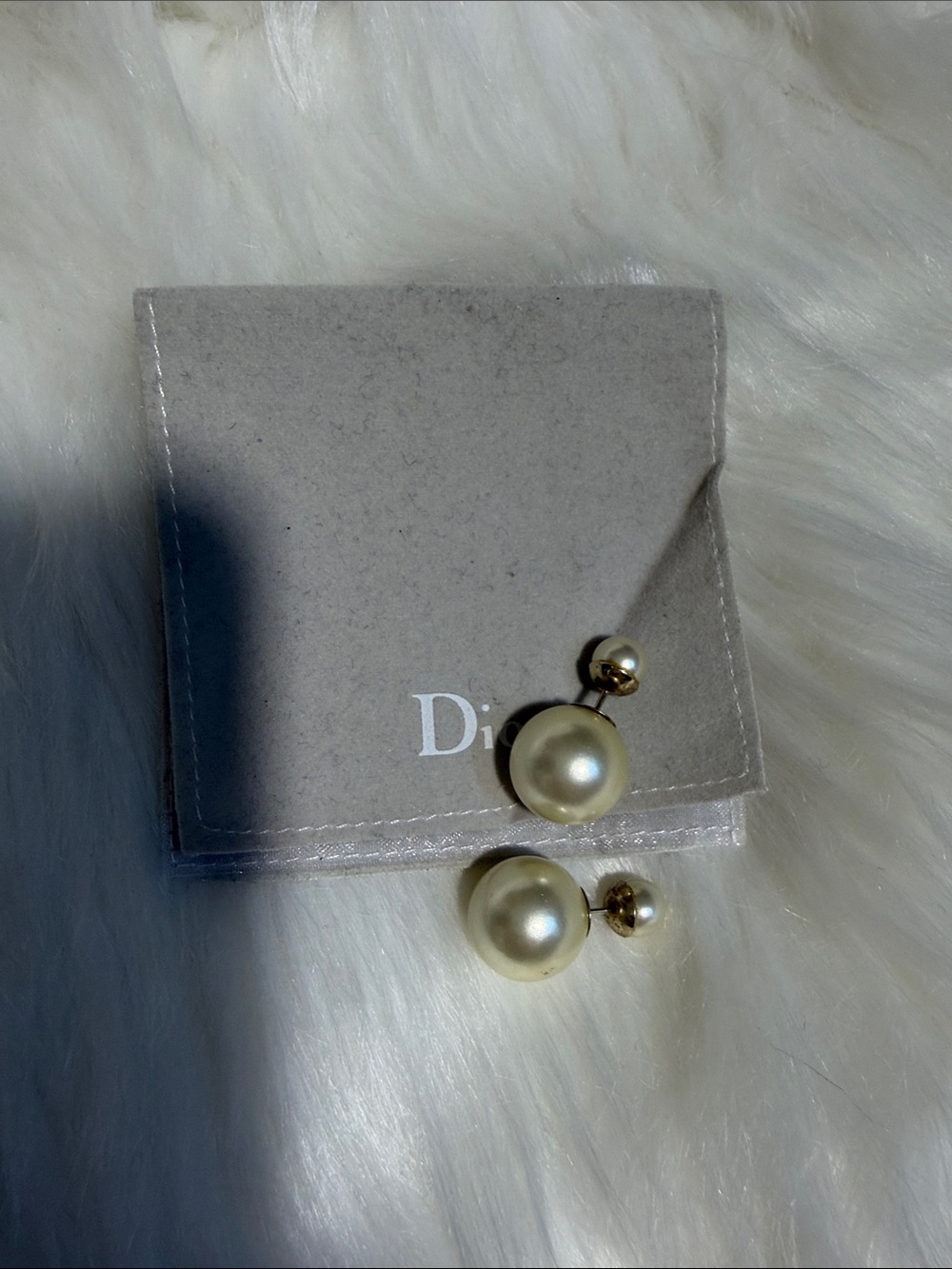 Dior Tribales Earrings
Gold-Finish Metal and White Resin Pearls